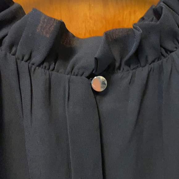 Ann Taylor black sleeveless blouse - Picture 3 of 6